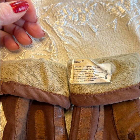 Isotoner Elegant Brown Women’s Gloves Nylon & Spandex; Soft Lining; Comfy & Warm - Picture 9 of 16